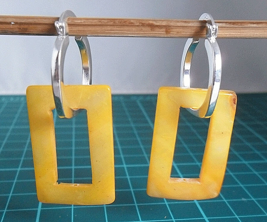 925 Sterling Silver Natural  Shell Hoop Drop Dangle Earrings ~Yellow ~ E0101 - Image 1 of 1