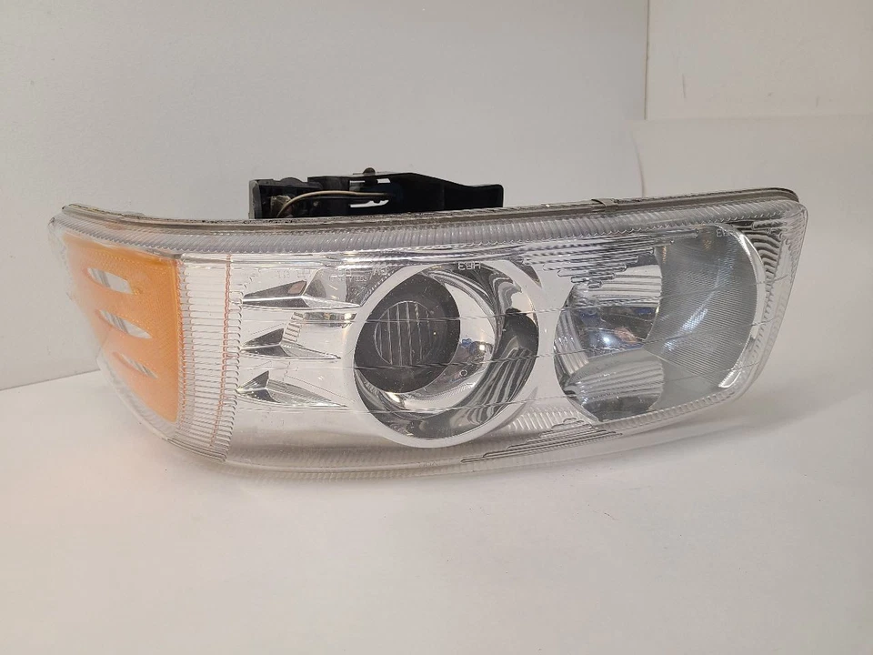 1998 1999 2000 2001 2002 OLDSMOBILE INTRIGUE Passenger Right Headlight  - Image 1 of 4