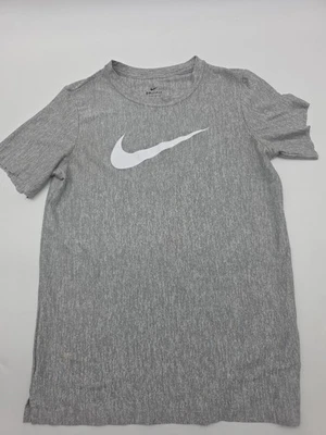 Camiseta Nike Juvenil Niño XL Estampado Gráfico Logo Gris Corte Mangas. #38854 Foto 1 de 4
