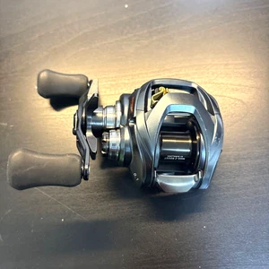 Carrete de baitcasting izquierdo Daiwa 18 STEEZ A TW 1016XHL - Imagen 1 de 4