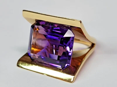 HUGE & HEAVY 17ky Split Shank 18.ct. Emerald Cut Amethyst Solitaire Ring Sz 5.25 - Image 1 of 4