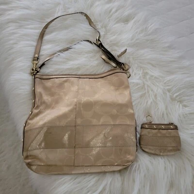 Auténtico bolso coach dorado con tachuelas con monedero  Foto 1 de 4