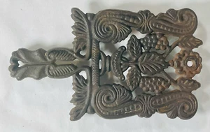 Vintage 1950 JZH Cast Iron Trivet Grapevine Scroll USA Kitchen Wall Decor - Picture 1 of 10
