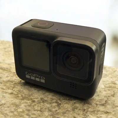 Черная водонепроницаемая экшн-камера GoPro HERO9 с передним ЖК-дисплеем и сенсорным задним экраном - Изображение 1 из 4