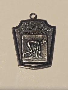 Vintage 1944 P.I.A.A Championship Leichtathletik Anhänger 440 Yard Armaturenbrett - Bild 1 von 11