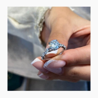 Anillo de boda de diamantes redondo certificado IGI VS1 F 2,07 quilates de oro blanco de 18 quilates creado en laboratorio Foto 1 de 4