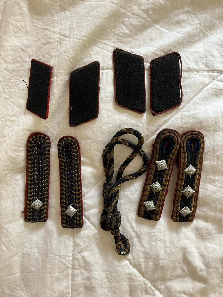 DDR Reichsbahn Konvolut Effekten, Kragenspiegel, Mützenkordel, Schulterstücke - Bild 1 von 1