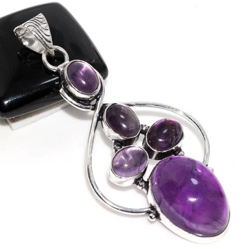 Colgante único de piedras preciosas de amatista, 2,6" de largo. Foto 1 de 1