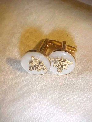 Abotoaduras vintage Swank MOP e GoldTone vintage tom dourado registro enfermeira - Imagem 1 de 4