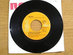 CANADA ISSUE POP 45 RPM - NILSSON - RCA 74-0261 "GUESS THE LORD MUST BE IN NYC" - Picture 1 of 2