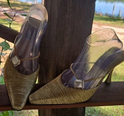 Timothy Hitsman Mula de Tacón Dorado Metálico con Adorno Joya en Vamp Talla 9 Foto 1 de 4