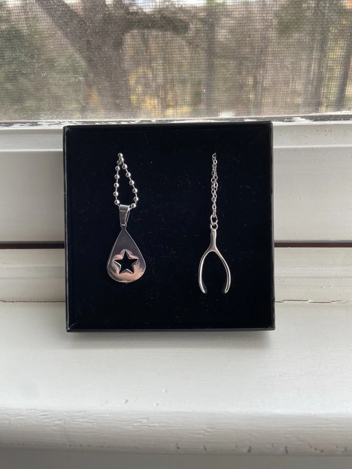 Juego de collares hechos a mano Conan gris parecido a Wishbone y Found Heaven Foto 1 de 1