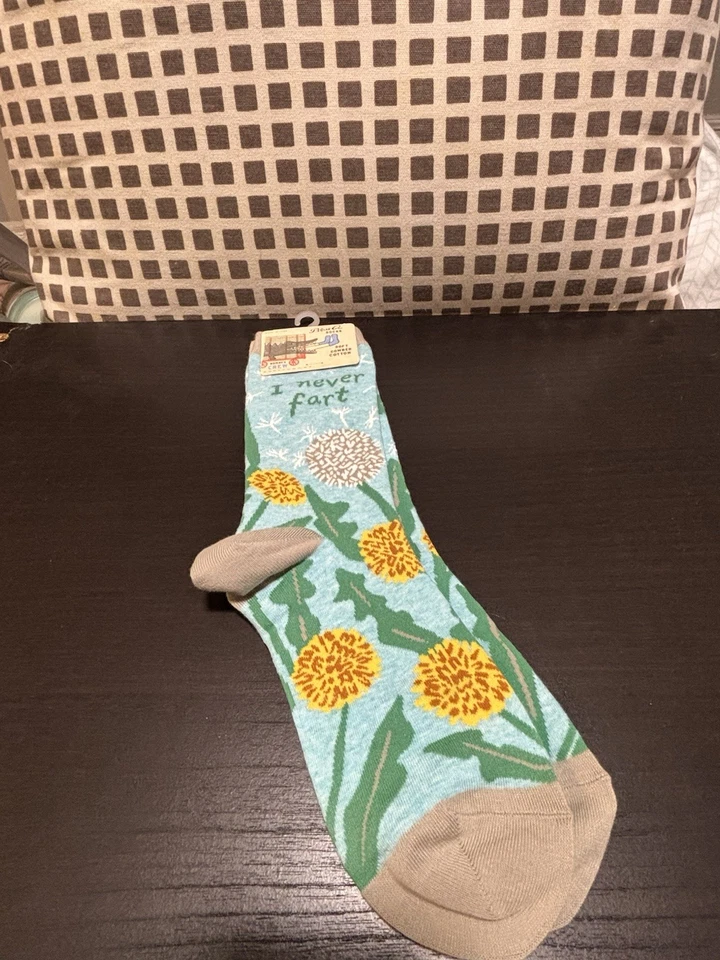 NUEVO CON ETIQUETAS Azul Q I Never Fart Par Único Calcetines Crew NUEVO Para Mujer Talla 5-10 Foto 1 de 3