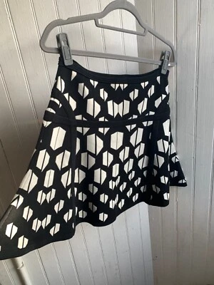 Mini-saia de malha Diane Von Furstenberg Flote preta/branca linha A revolve - Grande - Imagem 1 de 4