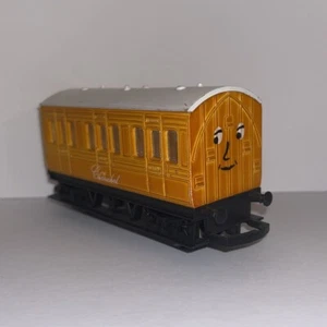 Hornby R110 OO Gauge Thomas The Tank Engine Smiling Clarabel 4-Wheel Coach Rare - Picture 1 of 4