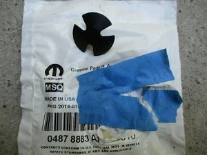 MoPar Push Pin - NOS - 1990-2020 - P/N 4878883AA - Bild 1 von 4