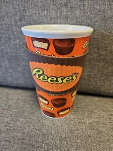 Taza de mantequilla de maní caramelo Reeses taza de café de viaje de cerámica agarre de silicona - Imagen 1 de 3