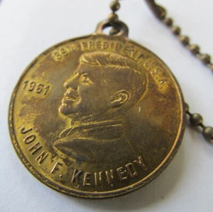 Lot of (2) Vintage Keychains, 1961 Kennedy & local bank - Picture 1 of 6