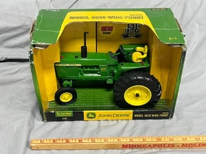 John Deere 4020 Wide Front Tractor 1:16 Ertl Die-Cast Metal NIB nice - Picture 1 of 9