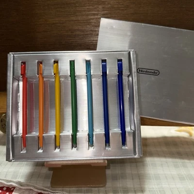 Nintendo DSLite Rainbow Stylus Pack Caja Abierta Lote de 7 Foto 1 de 4