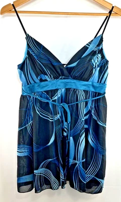 Vestido cami HOTKISS azul médio abstrato transparente sobreposição alças ajustáveis forradas - Imagem 1 de 4