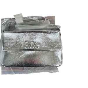 Bolso Nicole Miller Plateado Pequeño Corto Correa para el Hombro Nuevo con Etiquetas Precio de venta sugerido por el fabricante $60 Moderno Metálico - Imagen 1 de 8