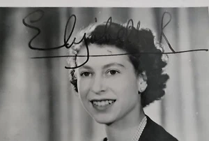 1953 Queen Elizabeth II Hand Signed Autograph Photo Postcard British Royalty UK - Picture 1 of 16