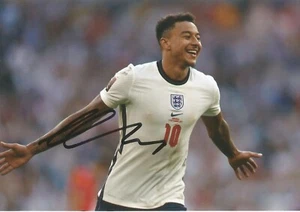 ENGLAND & NOTTINGHAM FOREST: JESSE LINGARD SIGNED 6x4 ACTION PHOTO+COA **PROOF** - Bild 1 von 2