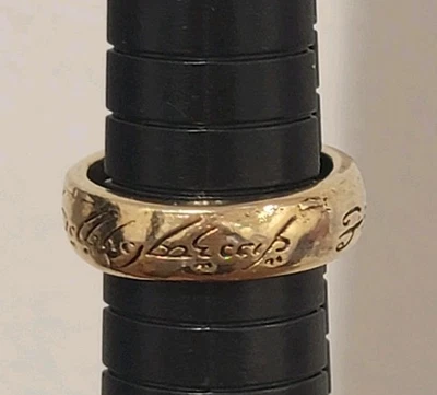 Risk Game: Anillo de Peltre Tono Dorado El Señor de los Anillos Talla 6.5 Foto 1 de 3