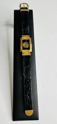 Reloj suizo para dama Gianni Versace años 90 vintage correa de cuero Medusa chapado en oro Foto 1 de 4