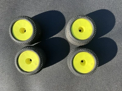 Classic RC 2006 1:8 Team Losi “Muggy” Stock/OEM Ruedas y neumáticos de 20 mm 4 #LOSB0018 Foto 1 de 4