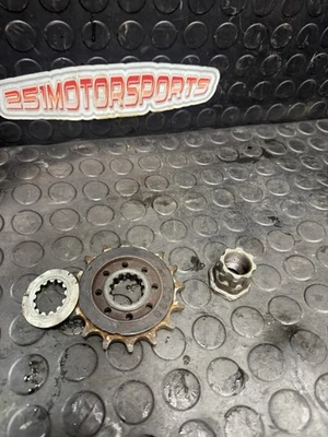 2007 07 08 Kawasaki Ninja ZX6R ZX6 OEM montaje de piñón delantero tuerca bloqueo arandela K271 Foto 1 de 4