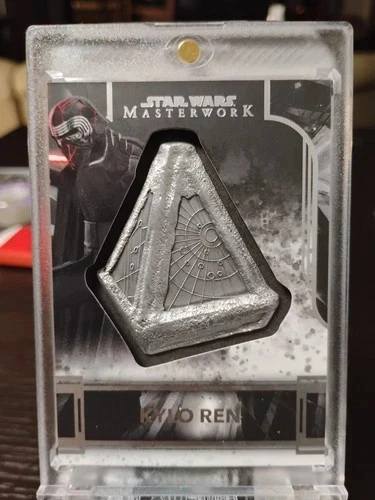 2022 Star Wars Masterwork Medallion Wayfinder Kylo Ren #TTM-KR! - Image 1 of 2