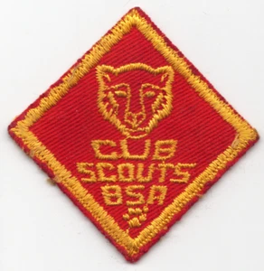 Vintage Cub Scouts BSA BEAR Rank Patch Rosso Giallo Bordo Inutilizzato Boy Scouts 2 Pollici - Foto 1 di 2