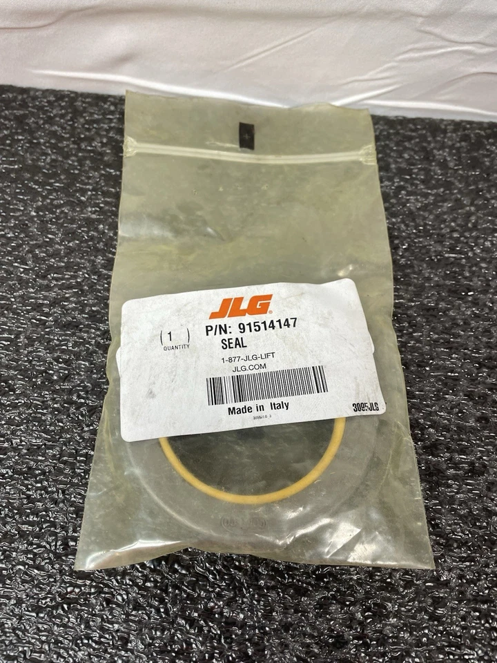 91514147 SEAL CASE HUB REDUCTION AXLE FRONT & REAR Spicer JLG Seal OEM Product - Image 1 of 1