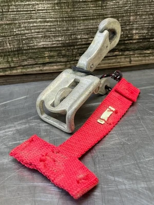 HMMWV M998 M1025 Turret Quick Release Clasp for Gunner's Seat - Image 1 of 3