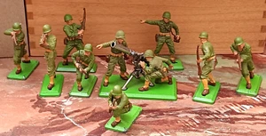 Britains Deetail World War II American Infantry with Recoilless Rifle & Crew - Picture 1 of 4