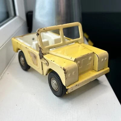 TRI-ANG MINI HIWAY LAND-ROVER SAFARI YELLOW PRESSED STEEL 14.5cm VINTAGE 1960s - Image 1 of 4