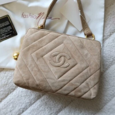 Chanel 1991 Vintage Beige Suede Shoulder Bag Small PRELOVED AUTHENTIC - Image 1 of 4