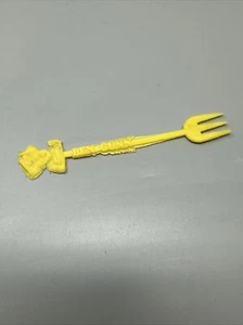 Vtg Long John Silver Restaraunt Plastic Fork Benn Gunn Yellow Color - Picture 1 of 4
