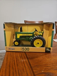 Ertl John Deere Model 530 Tractor 1/16 Scale New In Box..back of Box Diffrrent - Picture 1 of 7