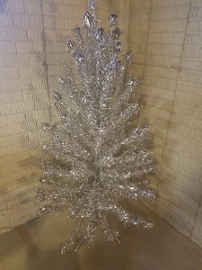Vintage Peco silber funkelnder Aluminium Weihnachtsbaum 91 Bommel Zweige 5’ 8” + Extra - Bild 1 von 4