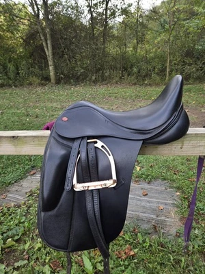 Sillín de doma Kent And Masters 17,5" con garganta ajustable Foto 1 de 4