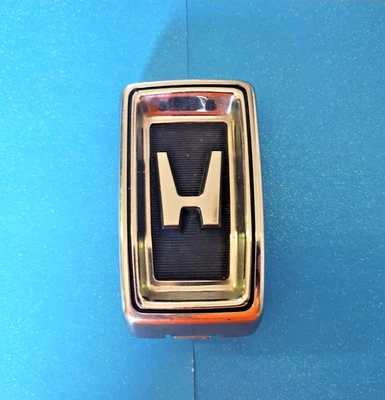 Honda Civic SB1-SB2 1973-1979 cromo y negro parrilla delantera emblema Foto 1 de 4