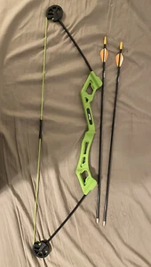 Green Bear Valiant Youth Archery Bow With Included Arrows - Picture 1 of 6