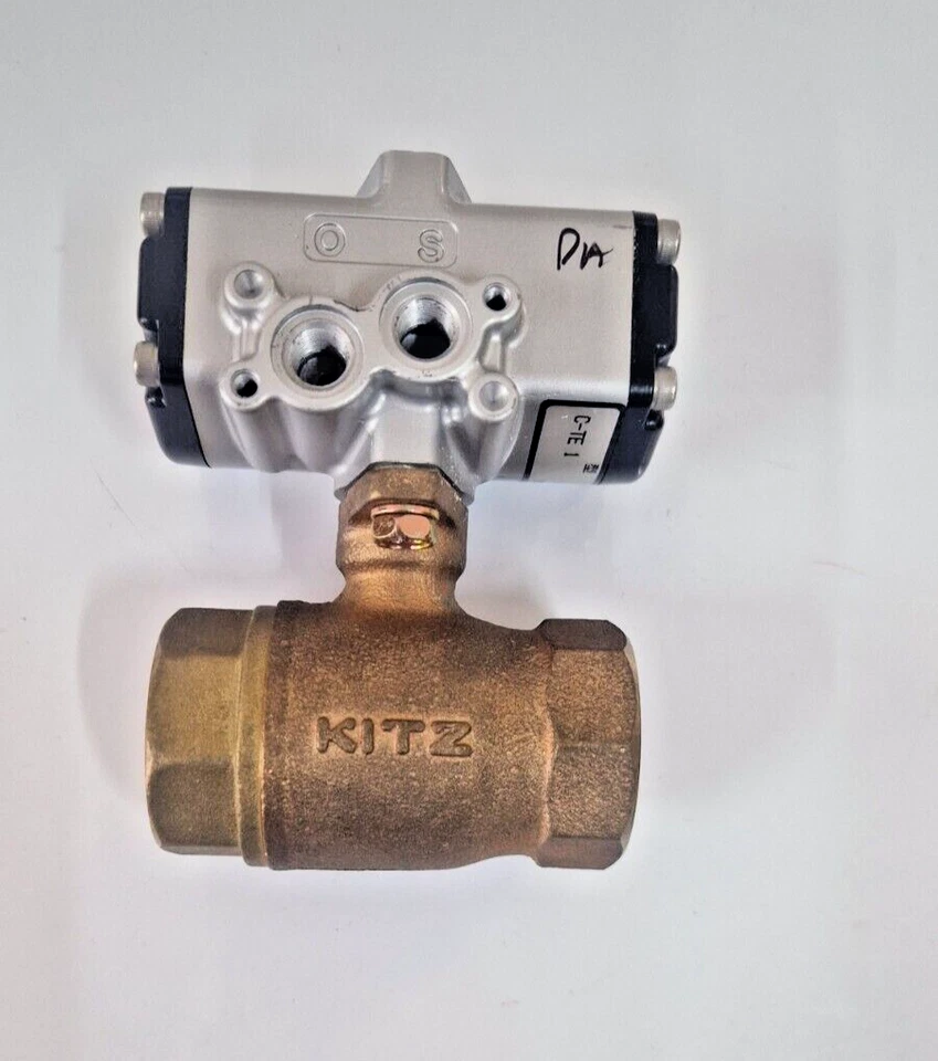 1" BSP ACTUATED BALL VALVE, SMC BRAND , BRASS BODY , PNEUMATIC DOUBLE ACTING - Image 1 of 3
