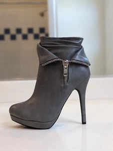 New Michael Antonio Charcoal Gray Zip detail boots, Size 5.5 - Picture 1 of 9