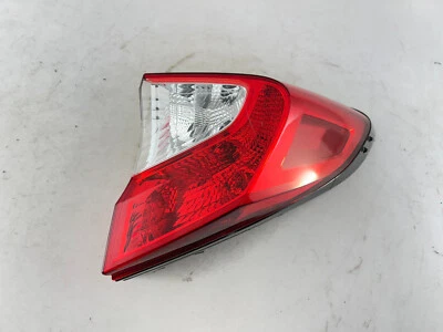 Оригинальный внешний задний фонарь | 2018–2021 Toyota C-HR (правый/пассажирский) - Изображение 1 из 4