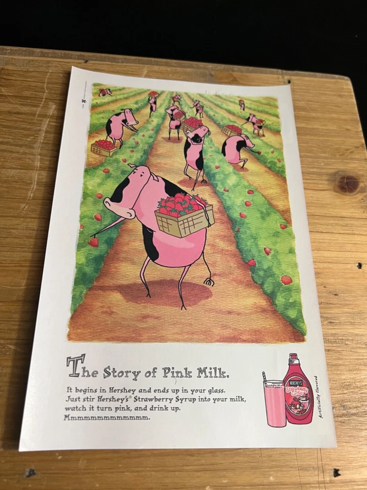 2000 ANÚNCIO VINTAGE IMPRESSÃO 6,5X10 PARA XAROPE DE HERSHEY VACAS ROSA COLHENDO MORANGOS - Imagem 1 de 1