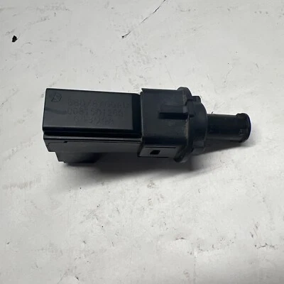 Interruptor de lámpara de pedal de freno Jeep Grand Cherokee 2014-2016 OEM Durango Ram Foto 1 de 4